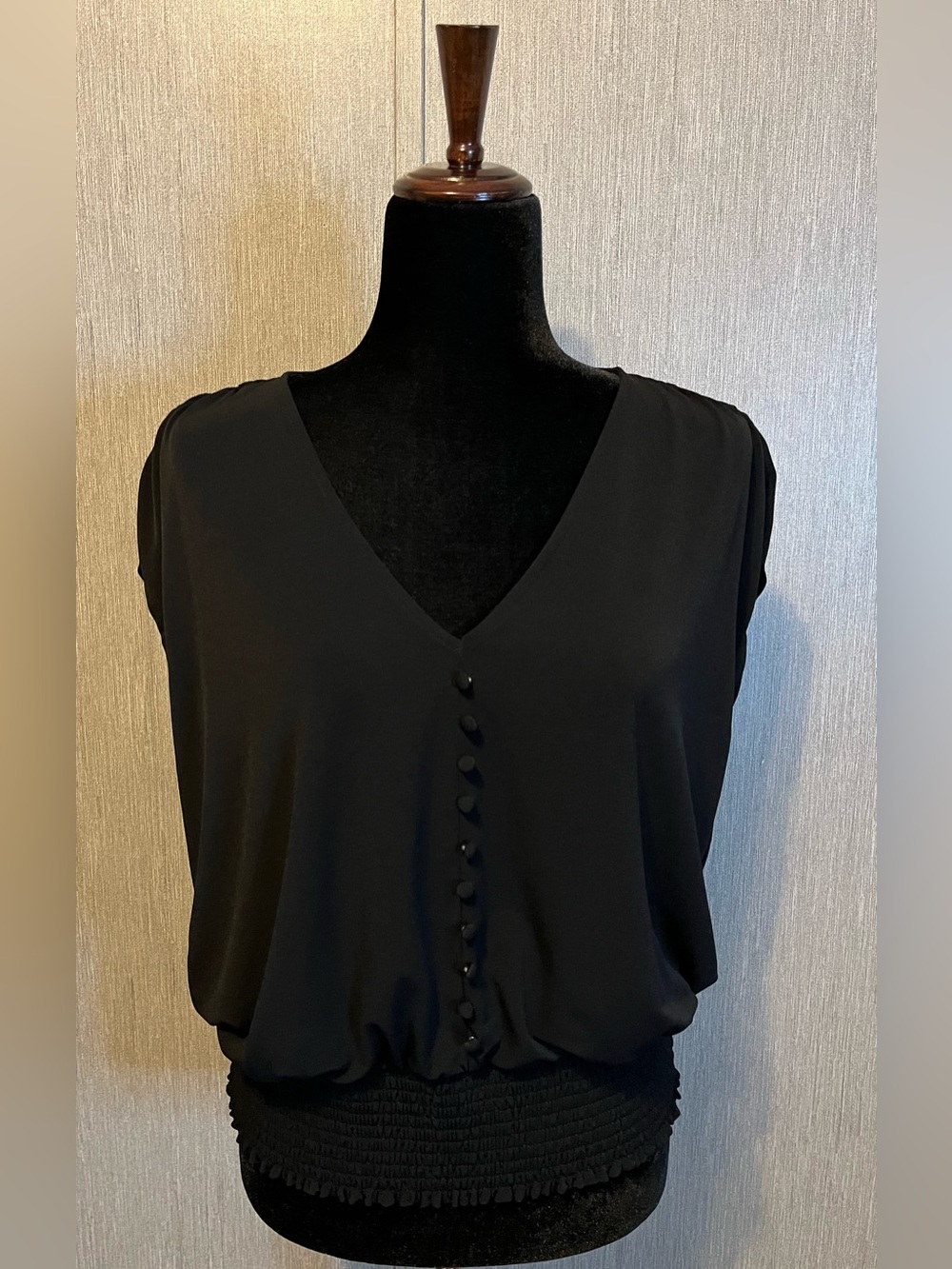Ann Taylor Factory Black V-Neck Sleeveless Blouse with Covered Buttons size L